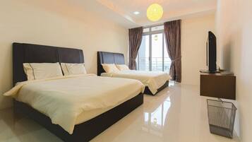 Family Room | Iron/ironing board, bed sheets