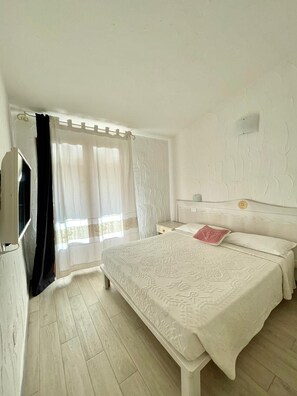 7 habitaciones, caja de seguridad en la habitación y escritorio 