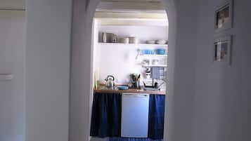 Réfrigérateur, plaque de cuisson, cafetiÚre/bouilloire