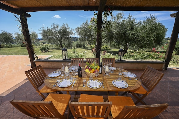 Outdoor dining