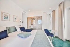 Suite estudio romántica, vistas al mar | Ropa de cama de alta calidad, minibar, caja fuerte