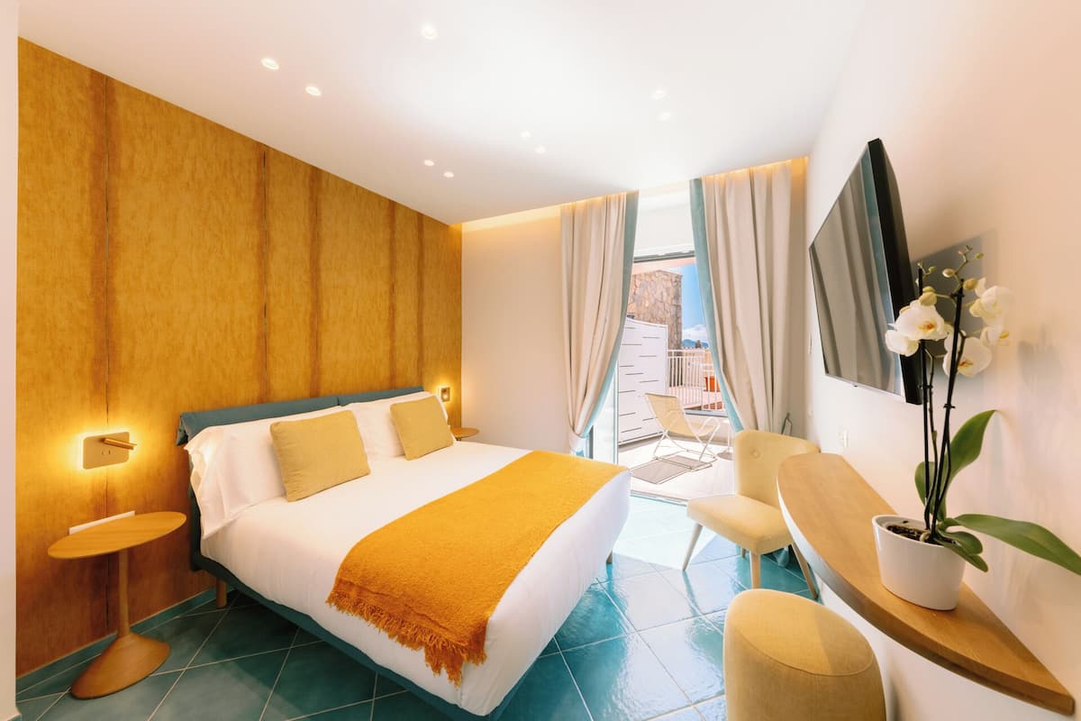 Exclusive Room | 1 bedroom, premium bedding, minibar, in-room safe