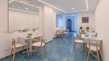Free daily cooked-to-order breakfast