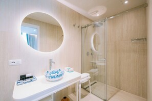 Luxury Suite | Bathroom | Shower, rainfall showerhead, designer toiletries, hair dryer - Casa Dolce Casa (Ravello)
