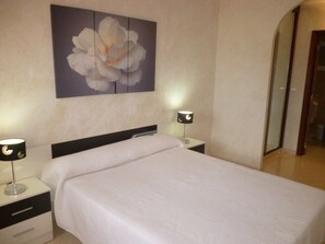 2 chambres, fer et planche Ă repasser, Wi-Fi gratuit, draps fournis