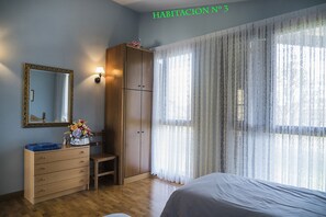 4 bedrooms, iron/ironing board, free WiFi, bed sheets