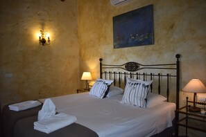 3 chambres, fer et planche à repasser, Wi-Fi gratuit, draps fournis