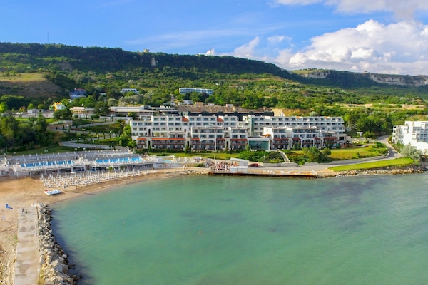 Vista frontal de la propiedad