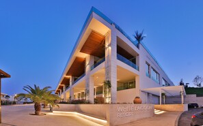 Front of property - evening/night - White Lagoon All Inclusive (Kavarna)