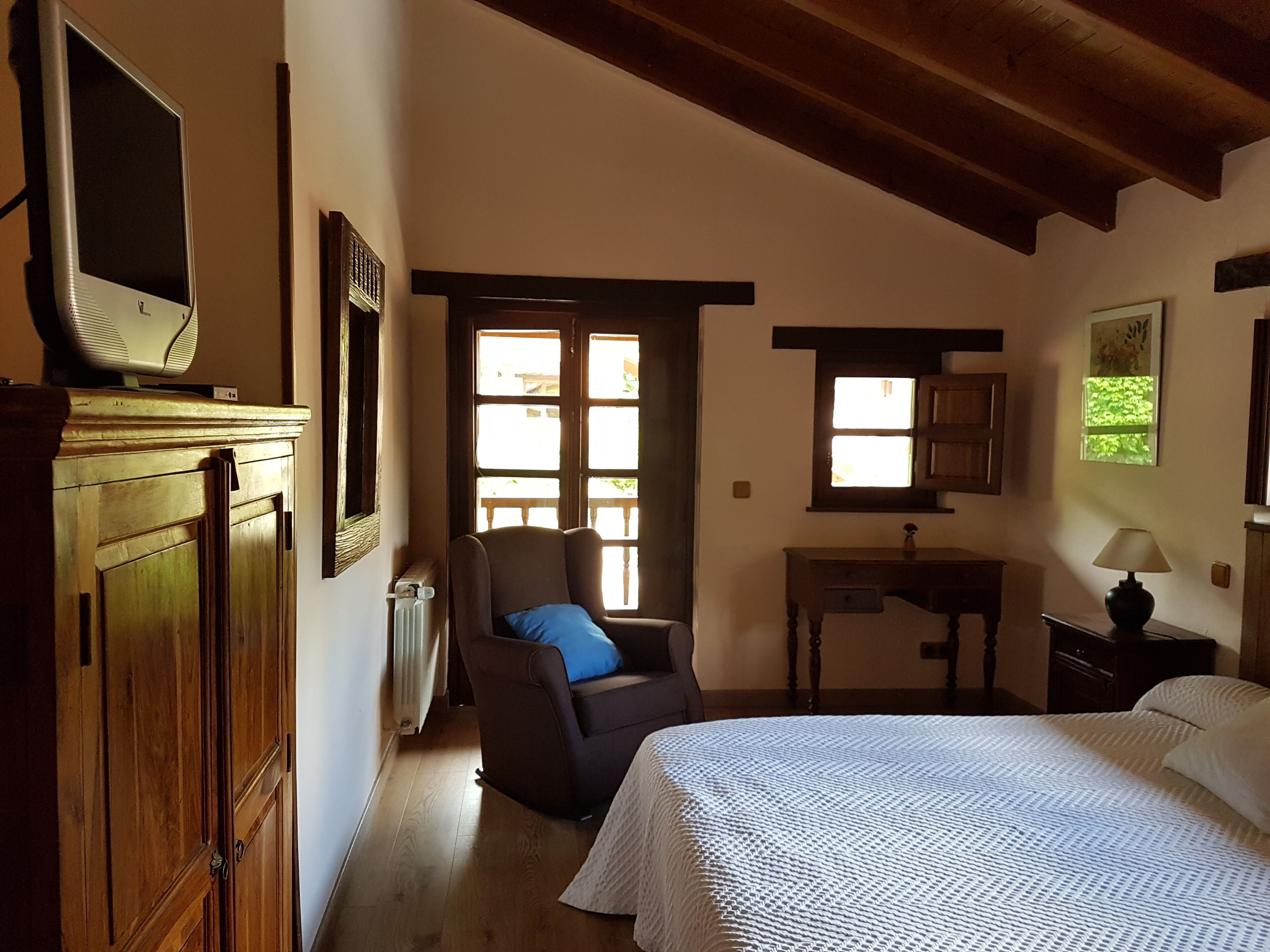 Valle de Bueida rural houses up to 15 people