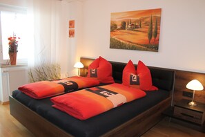 1 slaapkamer, een strijkplank/strijkijzer, gratis wifi, beddengoed