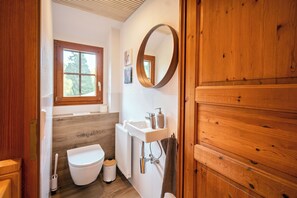 Douche, séchoir à cheveux, bidet, serviettes fournies