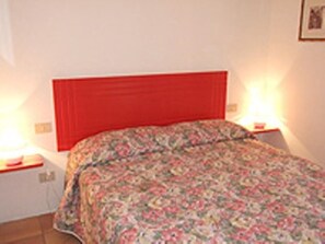 2 chambres, fer et planche Ă repasser