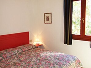 2 quartos, ferros/tábuas de passar roupa