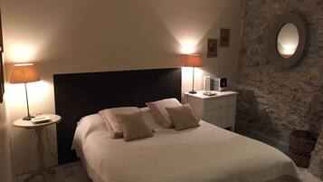 3 chambres, fer et planche Ă repasser, draps fournis