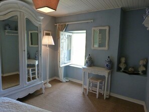 3 chambres, fer et planche à repasser, draps fournis