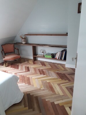 Interior - house seaside feet in the water (Erquy)