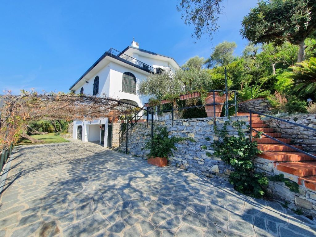 Charming villa in Rapallo with privatel pool