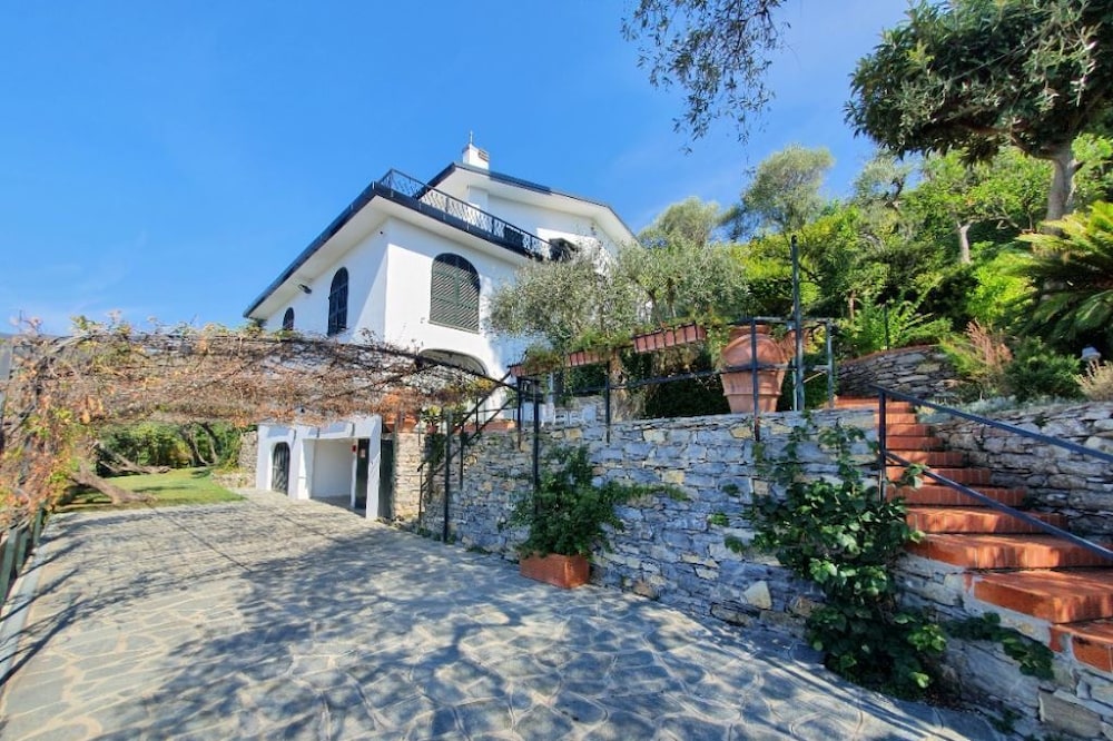 Charming villa in Rapallo with privatel pool