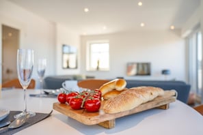 Dining - Close to the beach-2 bedroom apartment with 3 balconies-Center of Binz-Villa Lindholm Whg.5 (Binz)