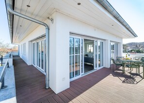 تناول الطعام بالخارج