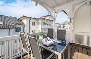 Outdoor dining - Close to the beach-2 room apartment with balcony-center of Binz-Villa Hildegard-App.8 (Ostseebad Binz)