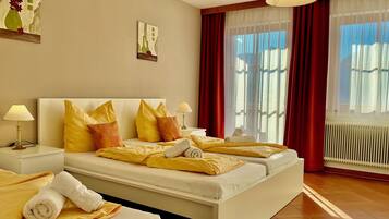 3 chambres, coffres-forts dans les chambres, fer et planche Ă repasser