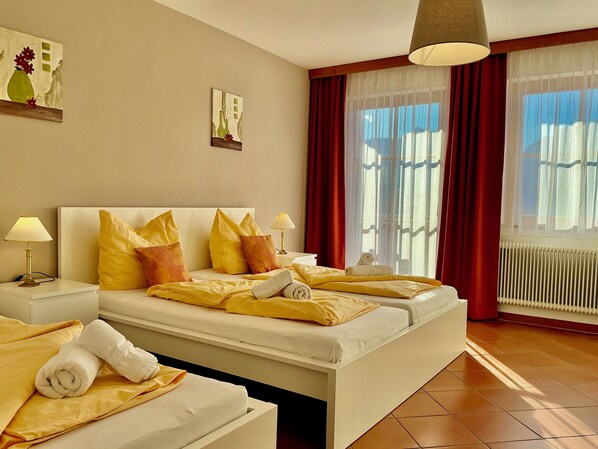 3 Schlafzimmer, Zimmersafe, Bügeleisen/Bügelbrett, Reisekinderbett