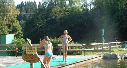 Landhaus Mitsche, Gartnerkofel apartment with mountain views