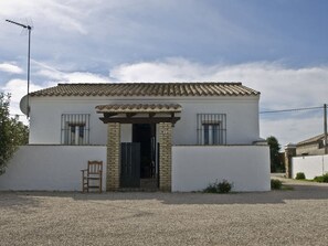 Exterior - Large community pool, beautiful outdoor kitchen with grill, private garden with garden furniture - Casa Marin 5 - (Conil de la Frontera)