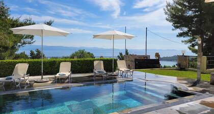 Close to the beach, fantastic sea views, heated private pool