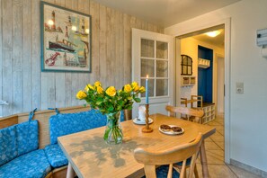 Dining - "Speelwark", hearing & smelling the sea, terrace, FireTV stick, dishwasher (Dagebüll)
