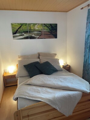2 Schlafzimmer, Reisekinderbett, kostenloses WLAN, Bettwäsche