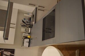 Unclassified image, 4 of 36, button
