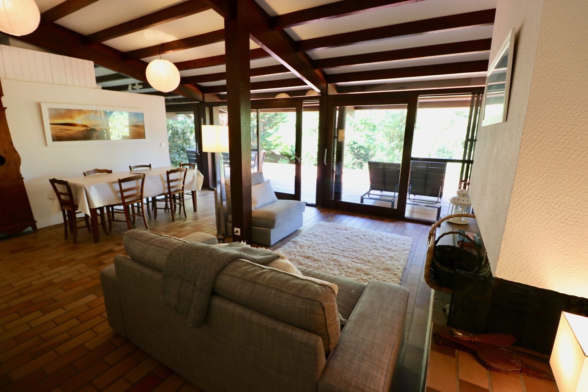 Fernseher, Kamin, DVD-Player