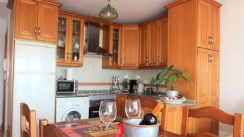 Fridge, microwave, oven, coffee/tea maker