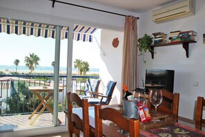 Dining - Sea view, only 100 m to the sandy beach in Conil, furnished balcony and shared roof terrace - apt. De Dios - (Conil de la Frontera)