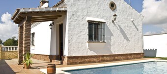 Private pool, close to the beach and town, covered barbecue terrace, fly screens, Wifi - Casa Marinas -
