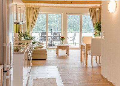 Bungalow de lujo con gran terraza soleada como un punto culminante