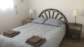 1 chambre, chambres insonorisées, fer et planche à repasser