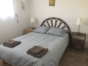 1 chambre, chambres insonorisées, fer et planche à repasser