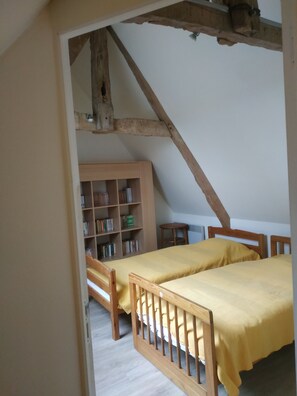 5 bedrooms, iron/ironing board, travel cot, free WiFi