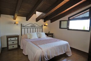 3 bedrooms, internet, bed sheets