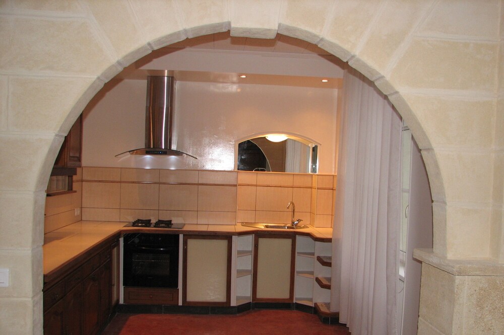 Apartment F2 standing in an old farm. Completely renovated. Very calm.