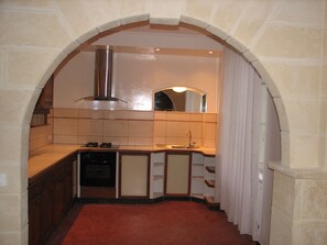 Kühlschrank, Ofen, Herdplatte, Wasserkocher