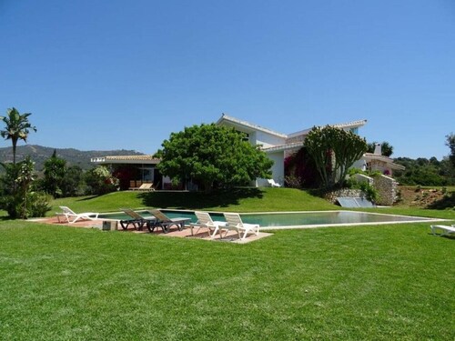 Superbe villa de 600 m2 dans jardin de 4000 m2  piscine et vue panoramique
