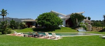 Superbe villa de 600 m2 dans jardin de 4000 m2  piscine et vue panoramique