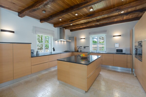 Fridge, microwave, oven, stovetop - Fantastic villa up to 12 persons with sea view. (Kastelir)