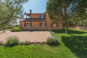 Exterior - Fantastic villa up to 12 persons with sea view. (Kastelir)