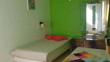 3 Schlafzimmer, Bügeleisen/Bügelbrett